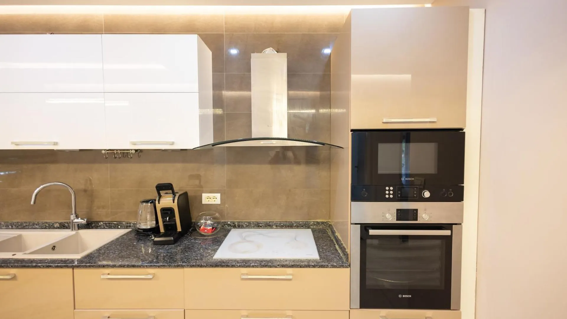Apartment Kler-Elegant Stay Ali Demi Tirana 0*,